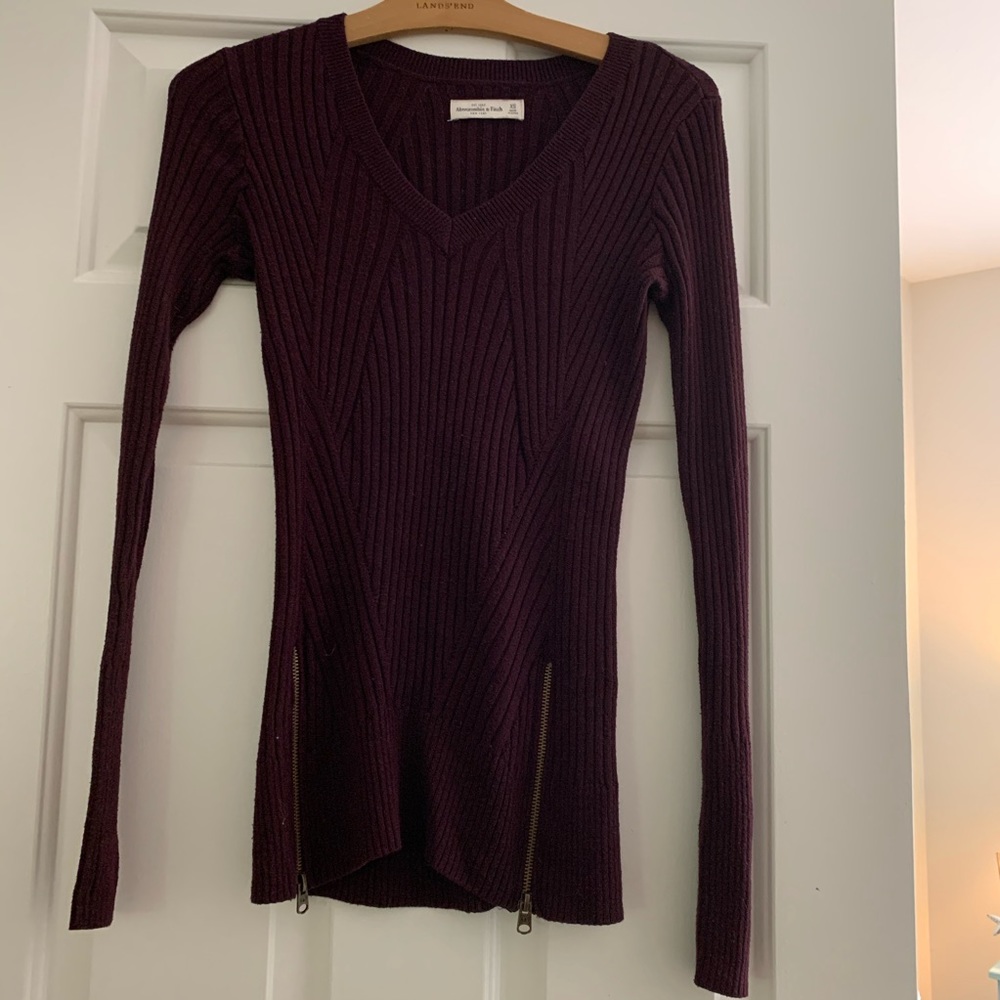 Abercrombie&Fitch maroon sweater with zippers